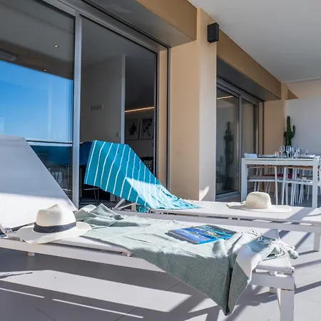 Apartment 3-bedroom Sea View Terrace And Parking